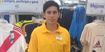 Tiene 19 años, vive en la calle y consiguió trabajo gracias a la ayuda de un voluntario