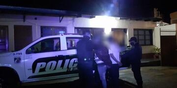 Los jóvenes fueron sorprendidos cuanto intentaban ingresar al salón\u002E