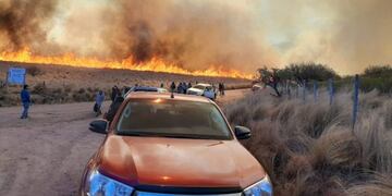 El incendio forestal originado en el norte cordobés, ya ingresó a Charbonier\u002E (Foto: Radio Pueblo 103\u002E3 – Dean Funes)\u002E