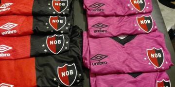 Robaron indumentaria de la tienda oficial de Newell's\u002E (@minsegsf)