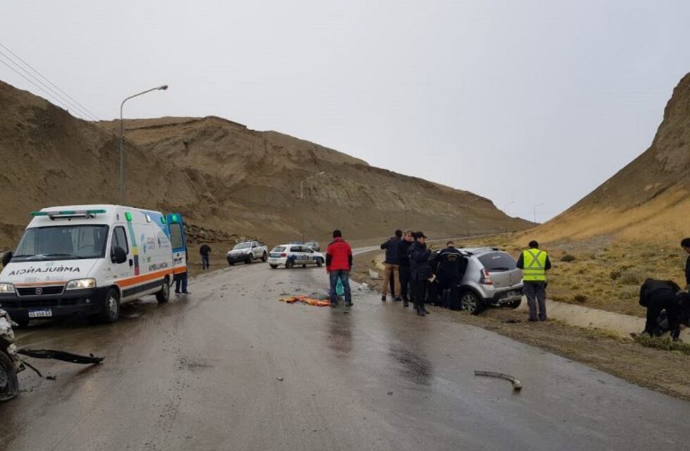 Chocaron y un conductor salió despedido del auto
