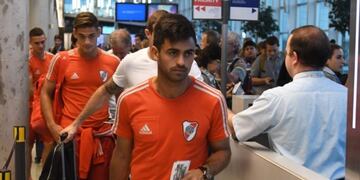 El plantel de River quedó varado en el aeropuerto de Lima\u002E