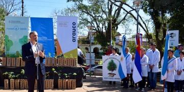 Imagen archivo\u002E El ministro de Ambiente, Sergio Bergman durante el día del árbol en Puerto Iguazú\u002E