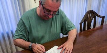 El gobernador Hugo Passalacqua firma el pedido a la Corte Suprema\u002E (Misiones Online)