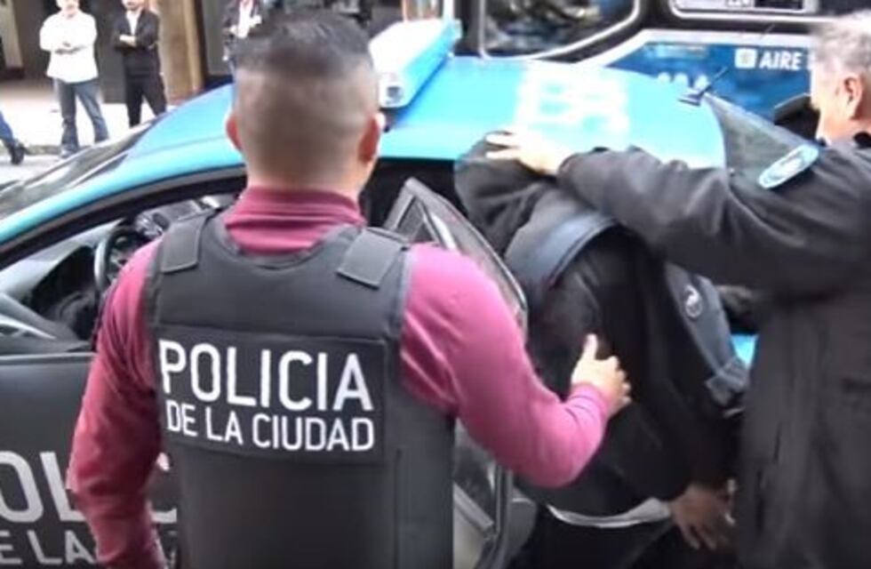 Vecinos de Recoleta detuvieron a dos motochorros en pleno robo