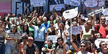 Lifschitz prorrogó 150 contratos, pero deja pendientes 4500