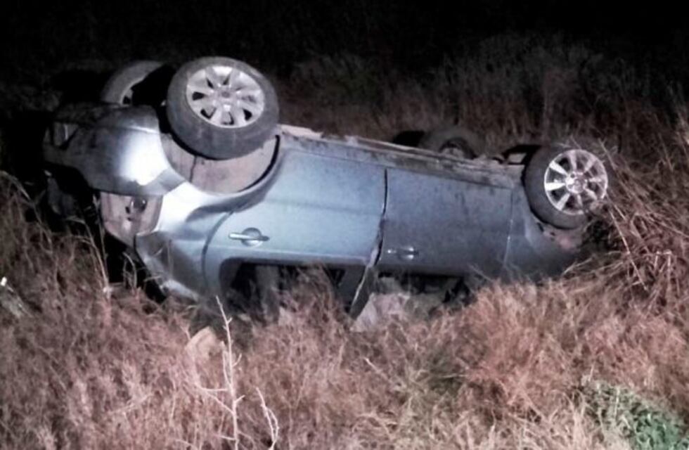 Vuelco en cercanías de Santa Rosa dejó a una mujer internada en terapia intensiva