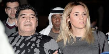 ARCHIVO - El ex futbolista argentino Diego Armando Maradona y su novia, Rocu00edo Oliva, fotografiados el 02/02/2016 en Dubai, Emiratos u00c1rabes. El mu00edtico deportista fue interrogado el 15/02/2017 por la Polu00edcia espau00f1ola en Madrid tras una