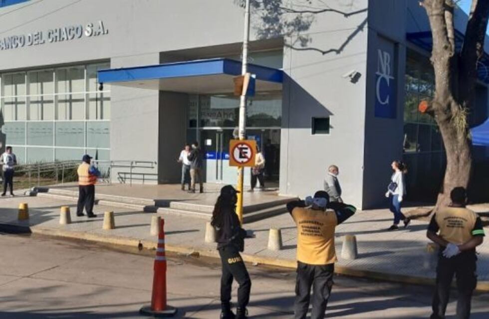 Con un fuerte operativo de control en bancos, inició el pago del incentivo docente