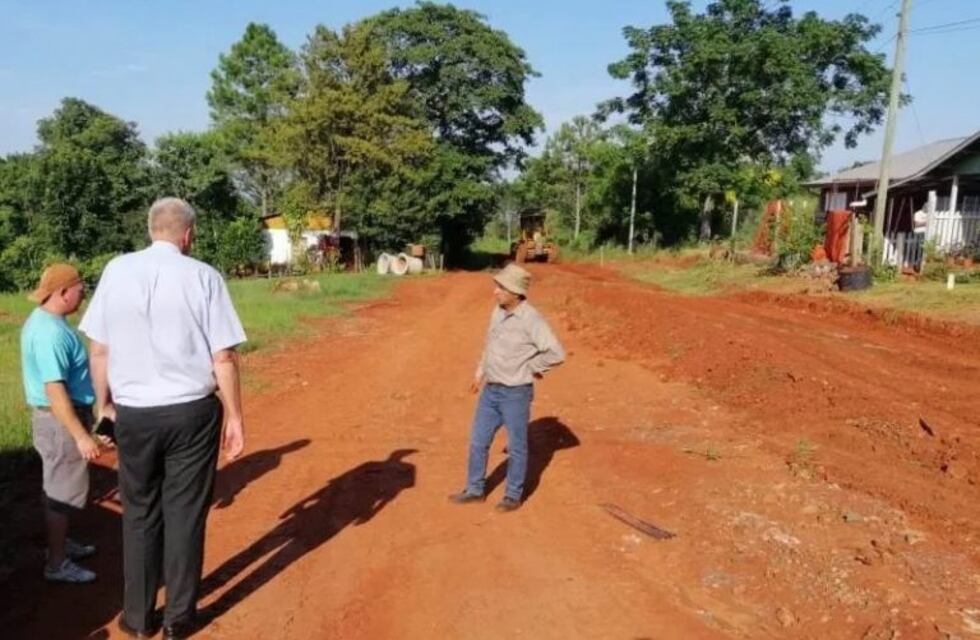 El municipio de 25 de Mayo repara caminos rurales