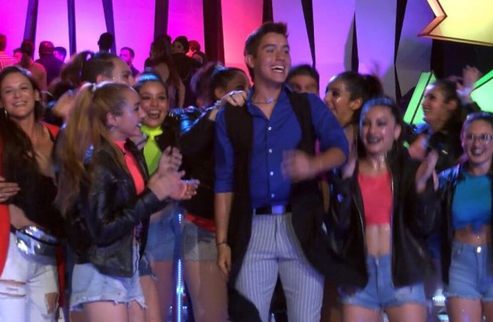 Gonzalo Sarfatti, cantante de 17 años, es el campeón de El Certamen Solidario