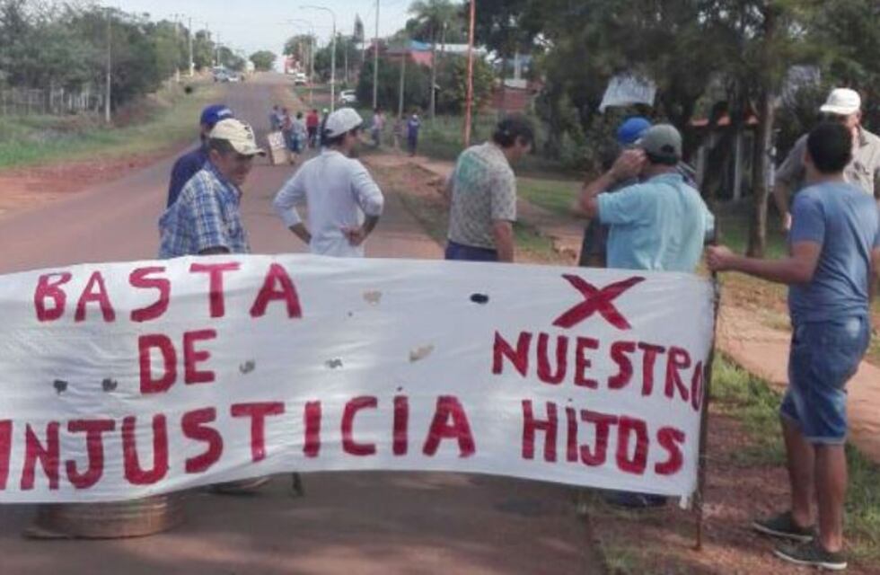 Manifestantes cortan la Ruta 225