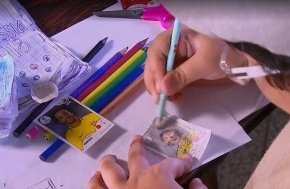 No tenía plata para comprar las figuritas del álbum de Rusia 2018 y las calcó