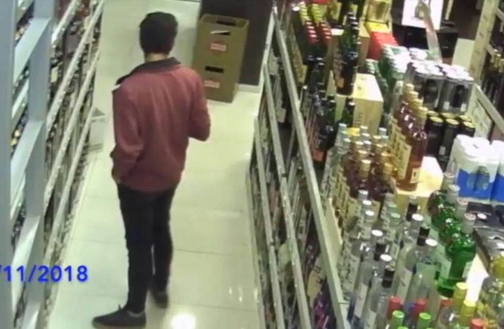 Robó en una vinoteca, quedó filmado y lo escracharon en redes sociales