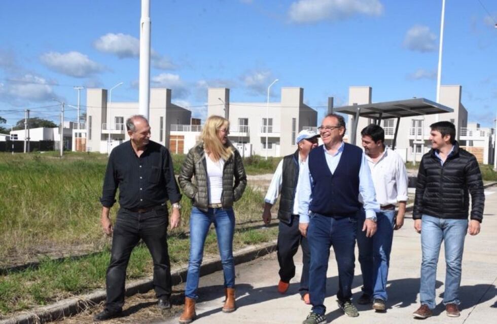Eduardo Tassano recorrió las viviendas de Procrear en Santa Catalina