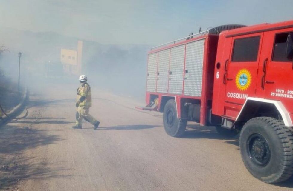 Carlos Paz: tras varias horas de trabajo, controlaron el incendio forestal en barrio La Loma