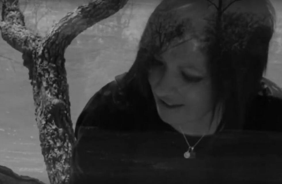 La cantante Flavia Hattemer presentó el clip de "Oración del remanso"