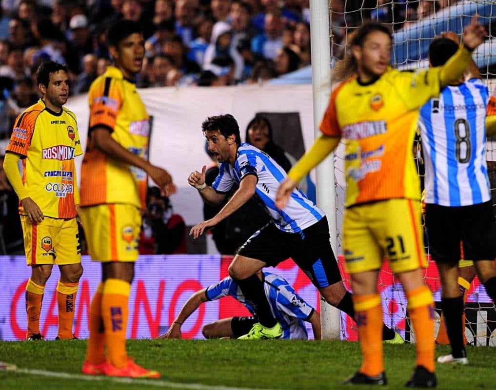 Racing goleó a Crucero en la despedida de Cocca del Cilindro