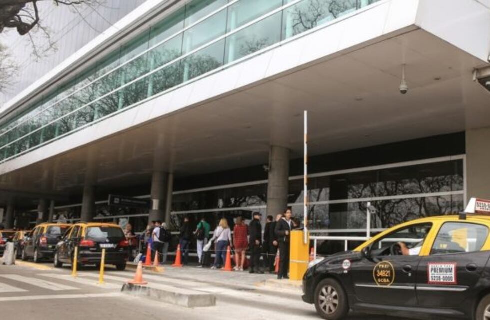 Un taxista fue estafado por una pasajera y expresó su indignación en un video