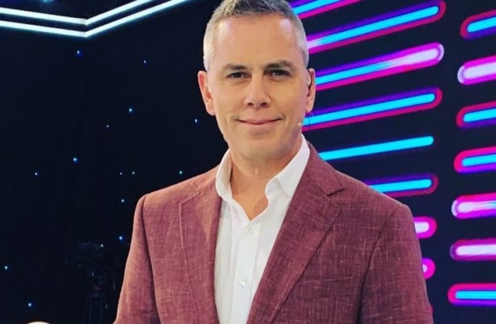 Escándalo en Chile: un conductor le cortó el pelo en vivo a un camarógrafo por tener el coronavirus "pegado"