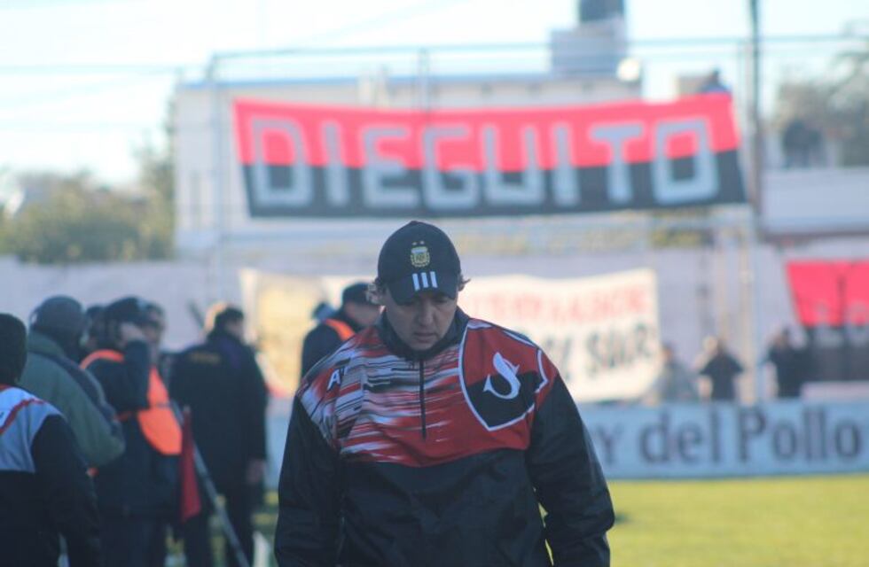 Emiliano Ortiz dejó de ser el técnico de Sporting