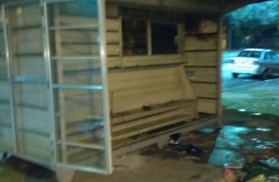Robaron e incendiaron el kiosco del titular del Sindicato de Canillitas de Rosario
