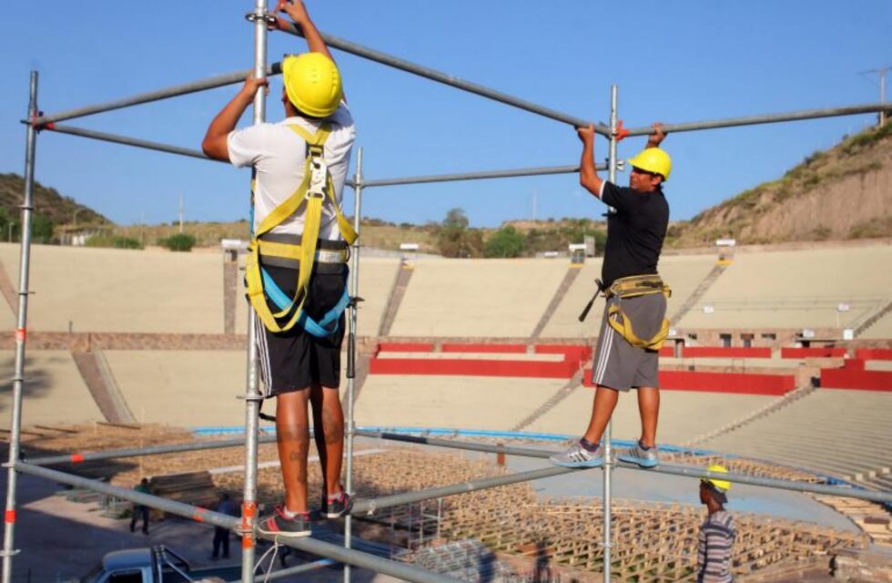 En el anfiteatro "Frank Romero Day", se accidentó un electricista