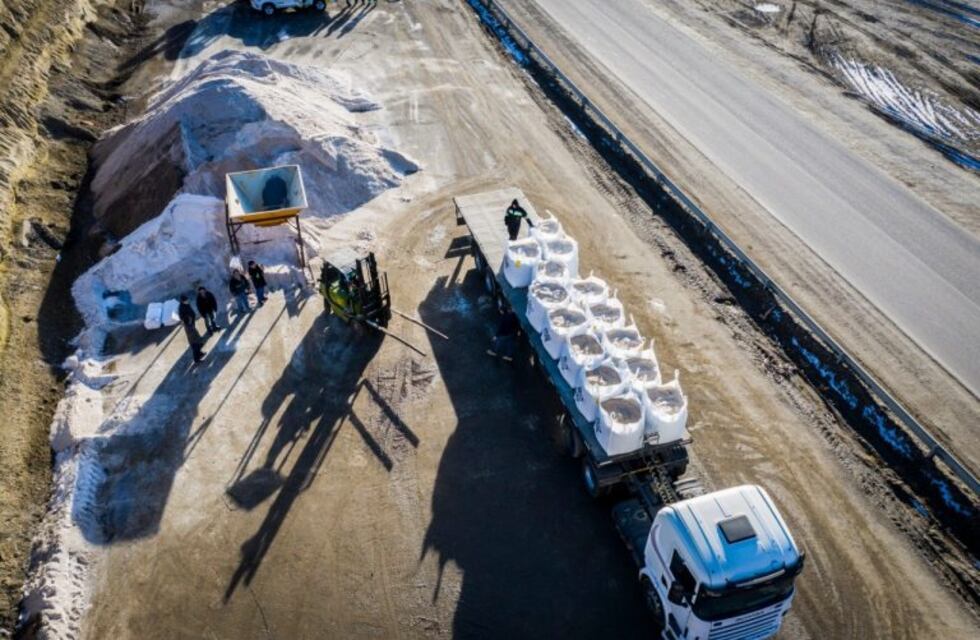 Envían mil toneladas de sal al municipio de Ushuaia