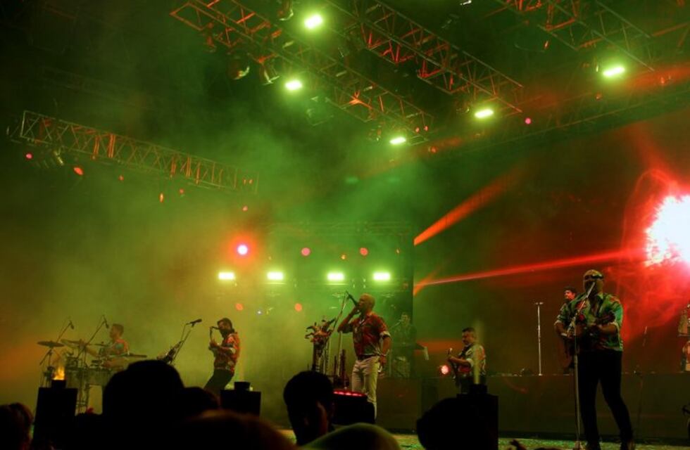 Color y mucho baile trajeron Los Tekis a Jesús María