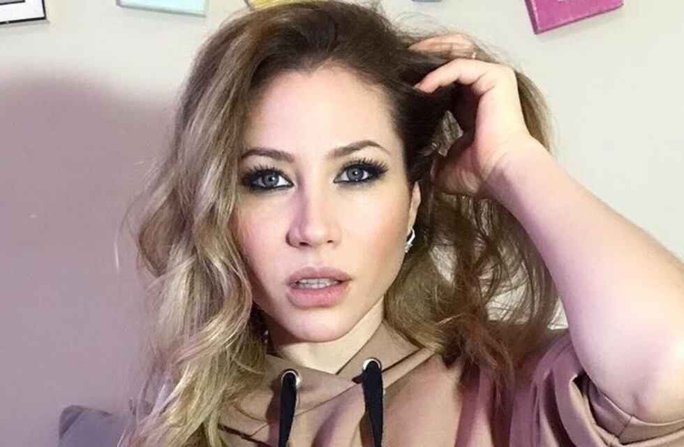 Con un minivestido rojo, Adabel Guerrero anunció su nuevo proyecto y cosechó cientos de elogios