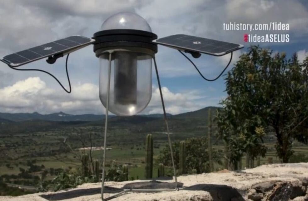 Innovación: un joven creó luminarias de energía solar hechas con plástico