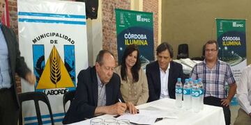 Firma de convenio en Laborde\u002E