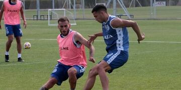 Mientras Renzo Tesuri (izquierda) será titular esta noche, el \