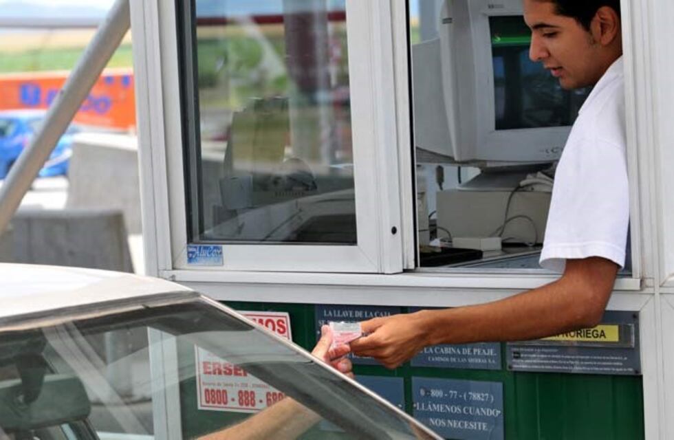 Desde hoy aumentan los peajes y el boleto mínimo de colectivos en Buenos Aires