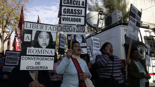 BUENOS AIRES, MORON, 10/06/09, PARTIDARIOS Y OPOSITORES DEL PADRE GRASSI DISCUTEN FRENTE A LOS TRIBUNALES DE MORON DONDE FUE CONDENADO A 15 Au00d1OS DE CARCEL. FOTO:DYN/ALBERTO RAGGIO. buenos aires  sacerdote acusado de abuso sexual y corrupcion menores juici