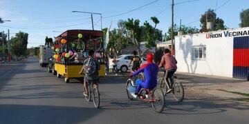 Lo muchachos regalarán bicicletas a través de una caravana, a la que se sumarán los vecinos y los Bomberos Voluntarios de Chimbas\u002E