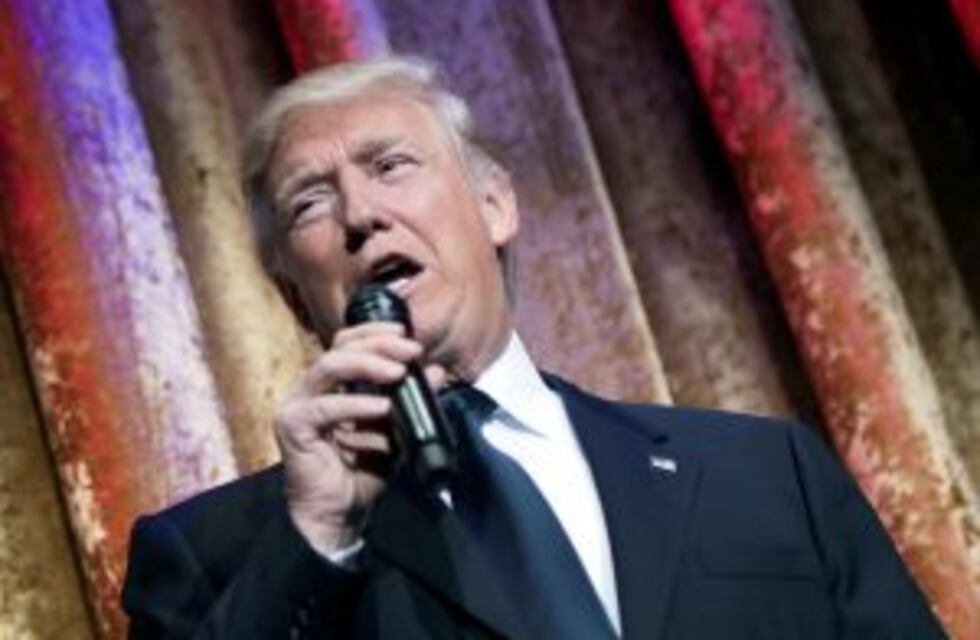 Trump dice que no le gusta Twitter pero que lo usa para "corregir a una prensa deshonesta"