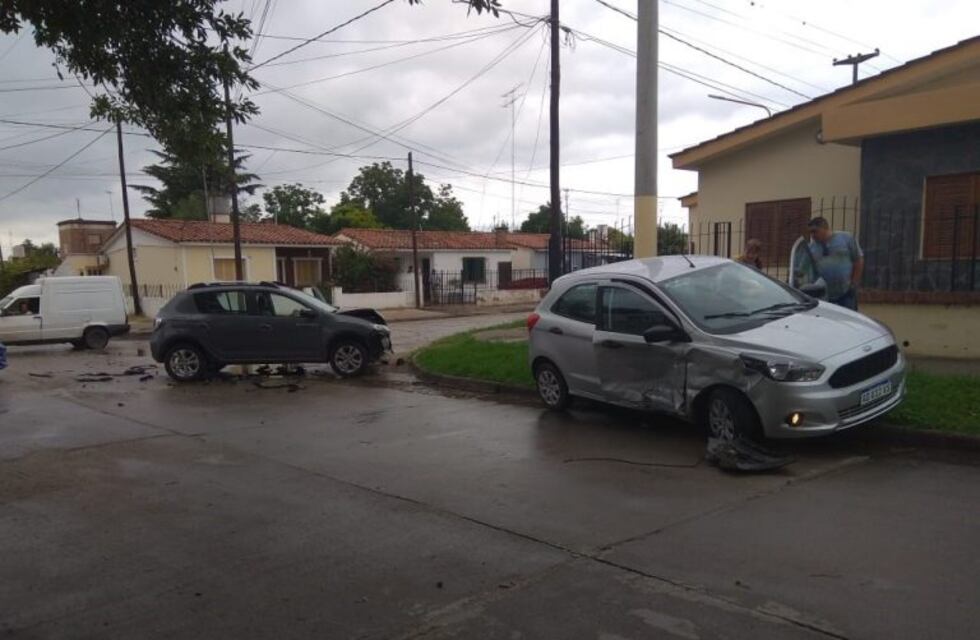 Una mujer sufrió traumatismo cervical en una fuerte colisión