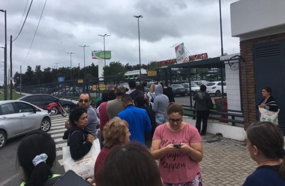 Los supermercados de Rosario se vieron superados por el pico de demanda