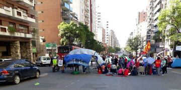 Corte de tránsito en la avenida Chacabuco complica el tránsito\u002E