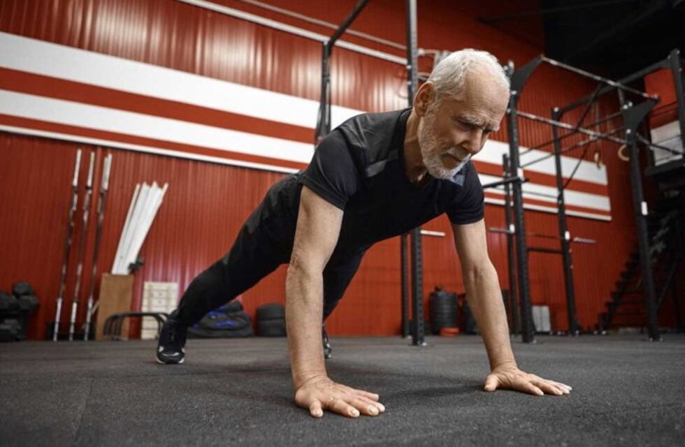 Un jubilado se volvió viral tras crear una rutina que le permitió bajar de peso con pocos minutos de ejercicio