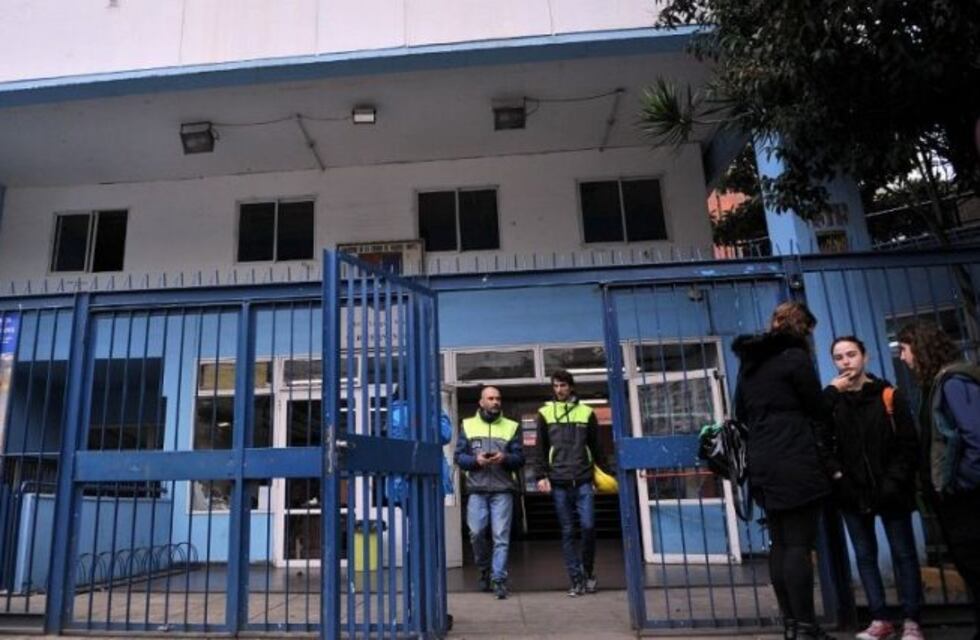 Encontraron asbesto en el Lenguas Vivas y en otros colegios y piden explicaciones al Gobierno porteño