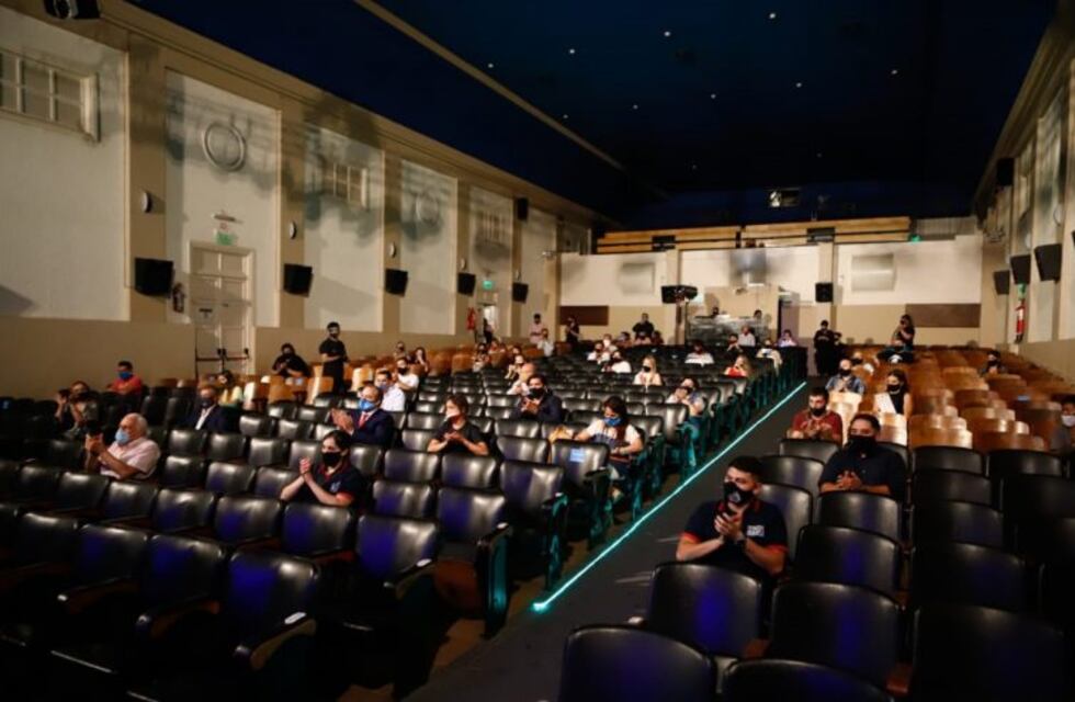 El Imperial Maipú presenta la obra multidisciplinaria “Abro los ojos”