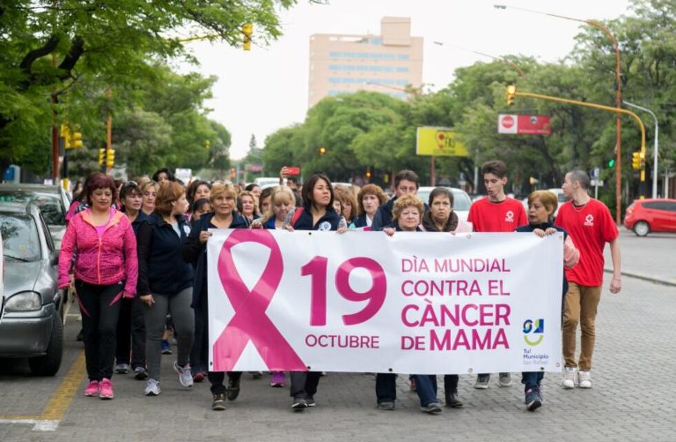 Caminata para concientizar sobre el cáncer de mama