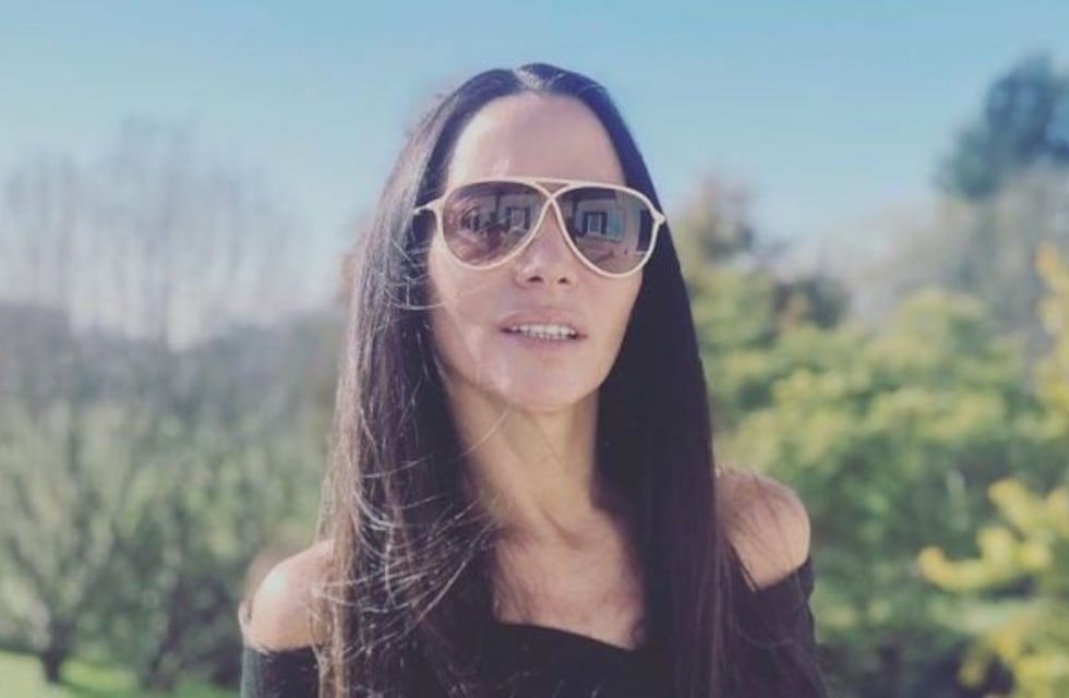 Natalia Fassi compartió su melancolía con una foto en bikini a la orilla del mar