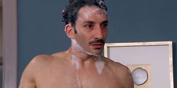 Juan Minujín desnudo