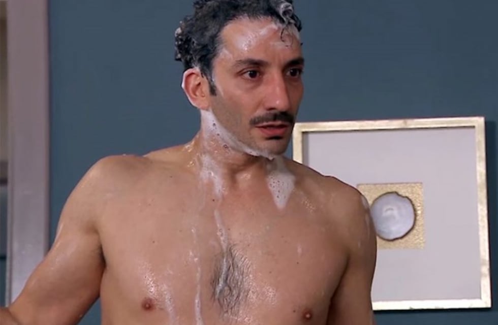 Juan Minujín volvió a desnudarse en "100 días para enamorarse"