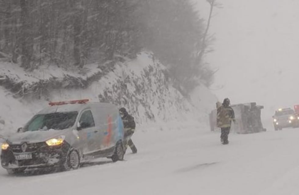 Volcó una combi en inmediaciones de Tierra Mayor
