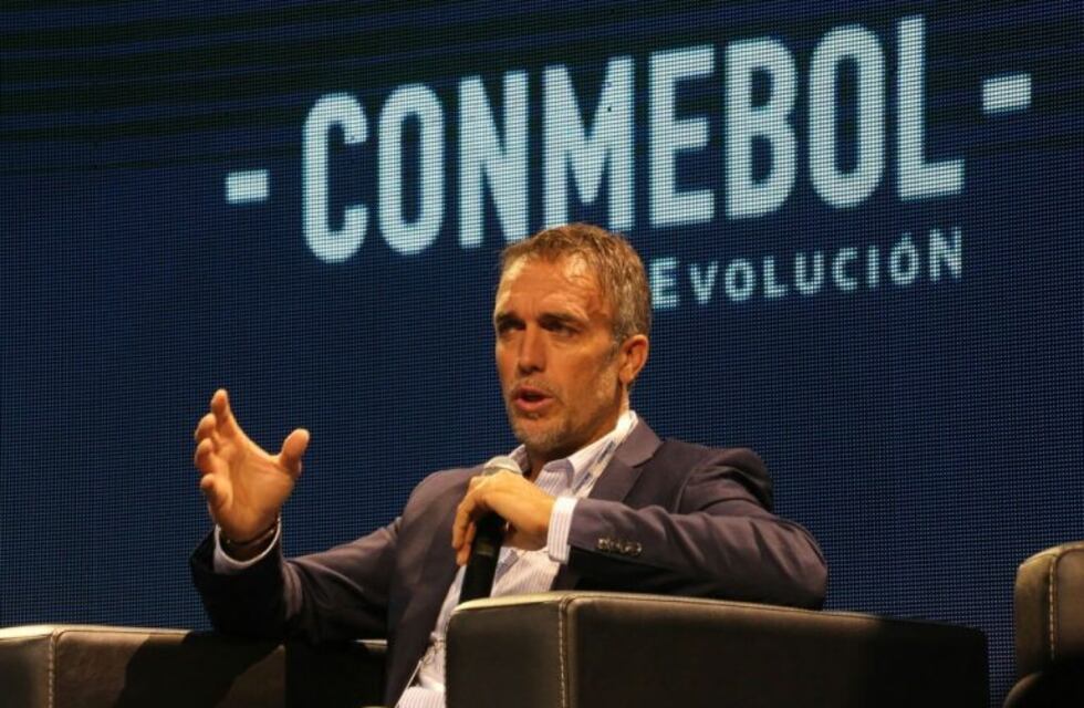 Batistuta sorprendió con una queja sobre el estado de la Ruta Nacional 11