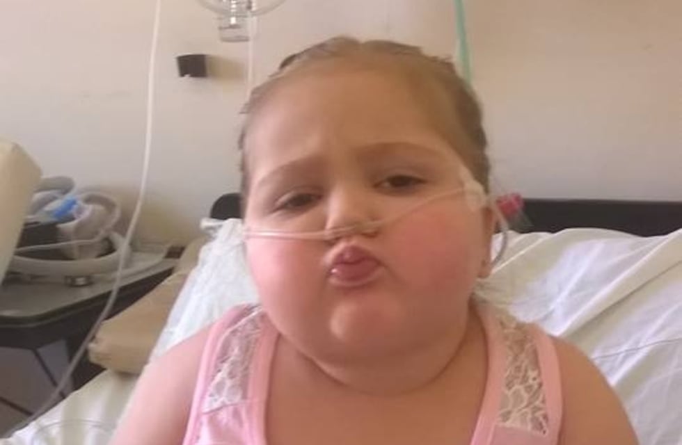 Alma tiene una rara enfermedad y sus padres luchan con la obra social